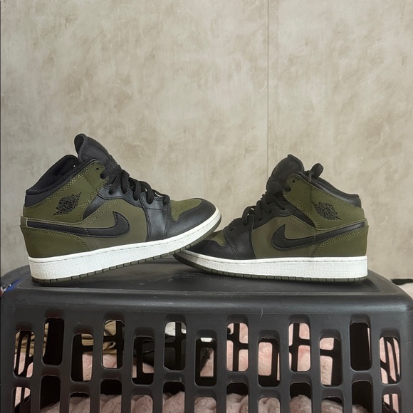 Jordan Kids Olive and Black High-Top Sneakers